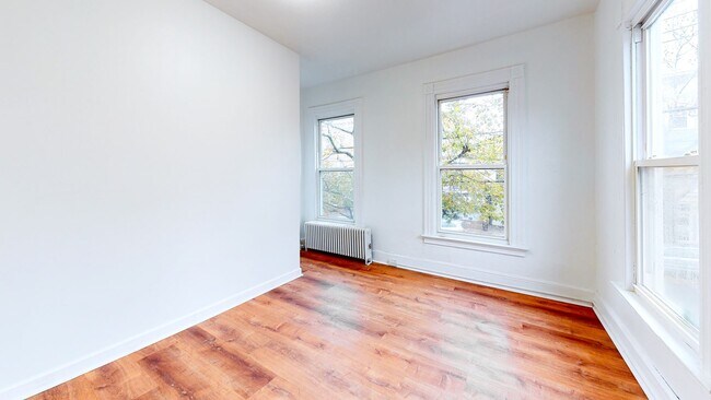 Building Photo - Spacious, Fully Renovated 3BR in Prime Eas...