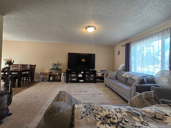Building Photo - Spacious 5-Bedroom Bi-Level Home Near F.E. Warren AFB!