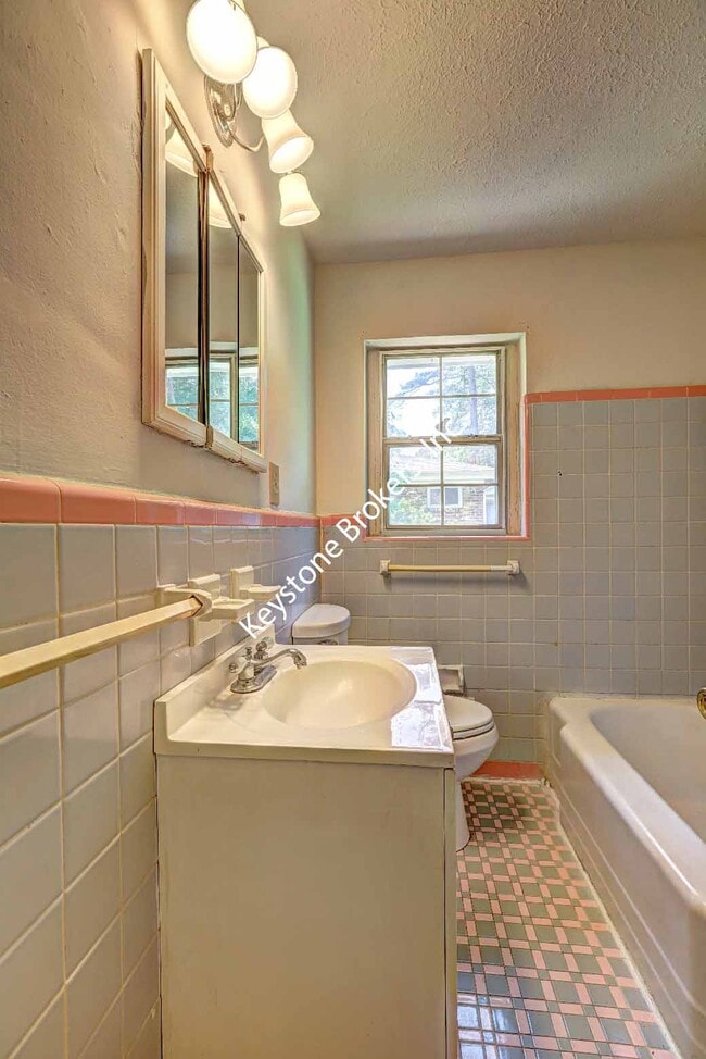 Building Photo - 2577 Graywall St