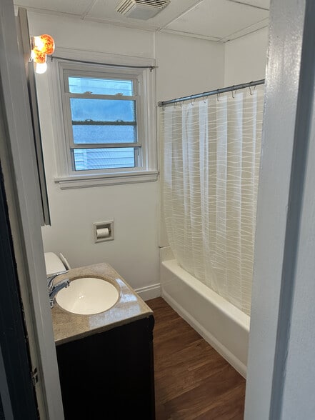 Bathroom - 1608 Main St