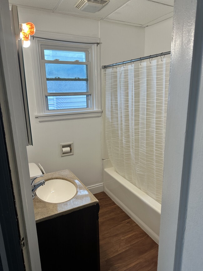 Building Photo - 1608 Main St