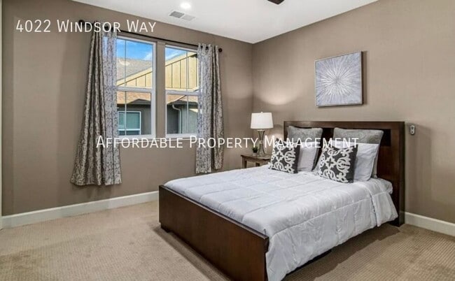 Building Photo - 4022 Windsor Wy