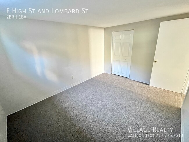 Building Photo - Huge 2-Bed apartment with washer/dryer hoo...