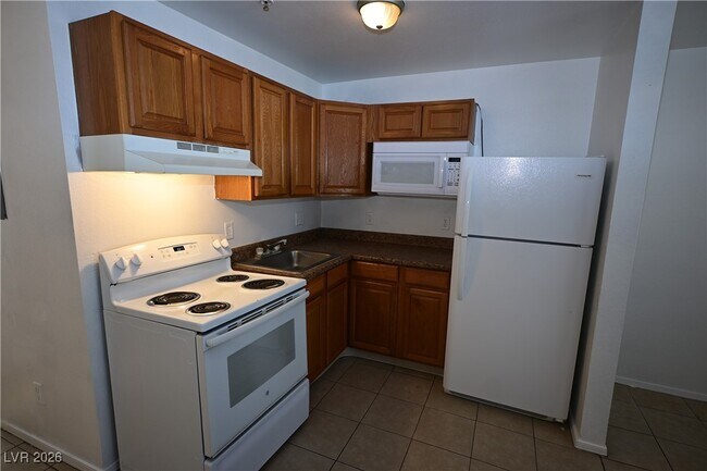 Building Photo - 3017 E Carey Ave