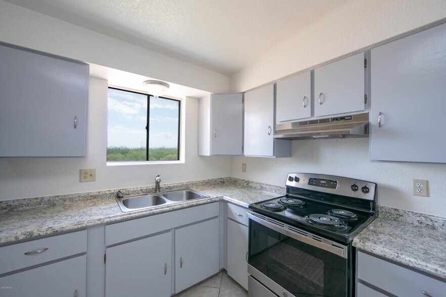 Building Photo - 410 3rd St