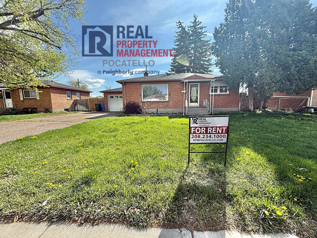 Building Photo - 3 bed 2 bath - 1 car garage - Bonus room -...
