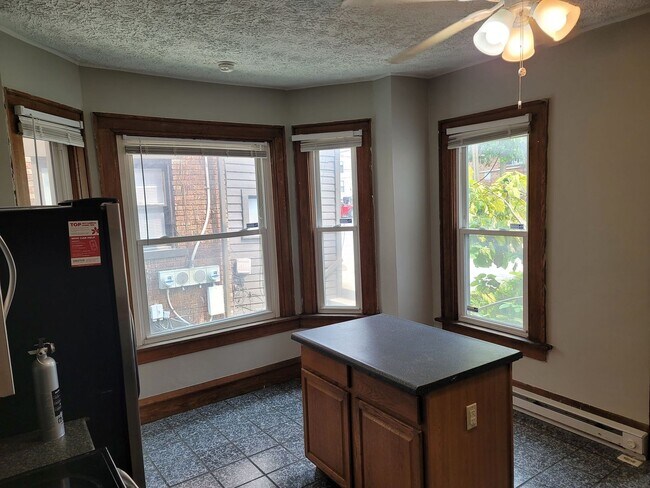 Primary Photo - 319 E 18th Ave