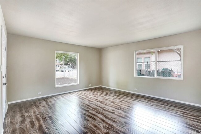 Building Photo - 2127 N Mountain View Ave