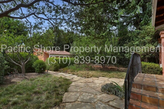 Building Photo - 1229 N Geneva St