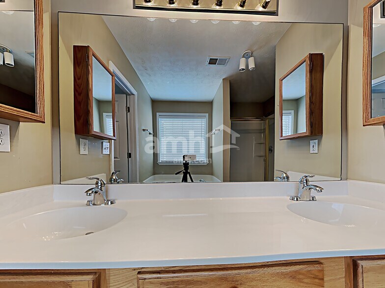 Building Photo - 3915 Madison Bnd NW