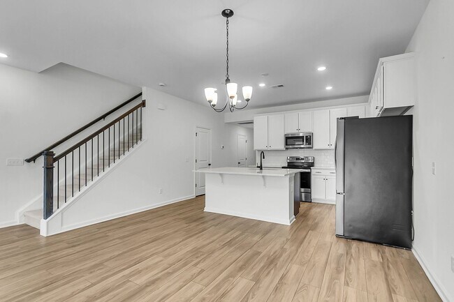 Building Photo - Move-In Ready Home in the Heart of Goose Creek