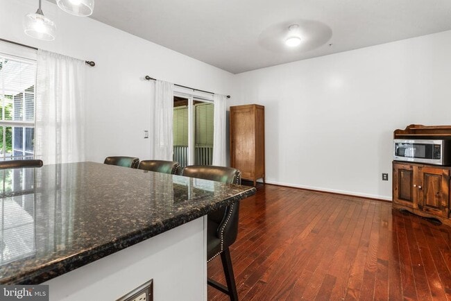Building Photo - 8220 Silverton Ct
