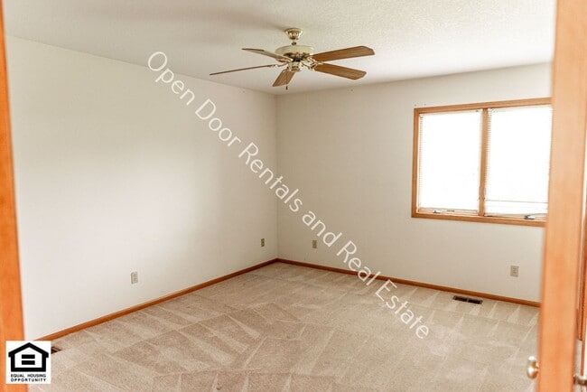Building Photo - Great 3 bedroom home available!!