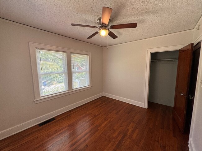 Building Photo - West AVL - Two Bedroom Bungalow Just off H...
