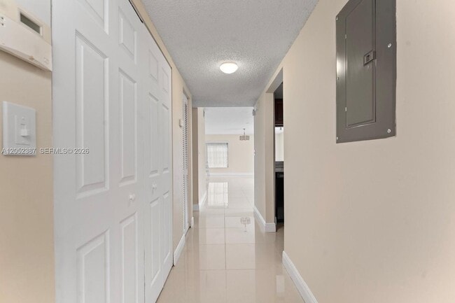 Building Photo - 430 Commodore Dr