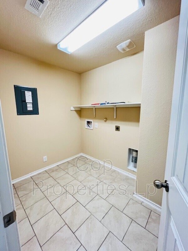 Building Photo - 12110 Kruth Pt