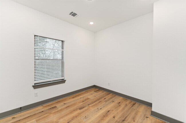 Building Photo - 8115 Jeffery St