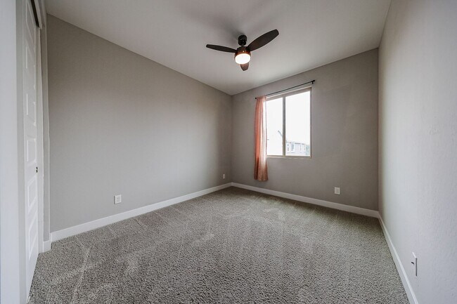 Building Photo - Move In Ready!stunning 3 bedroom, 2.5 bathroom home located in Phoenix!