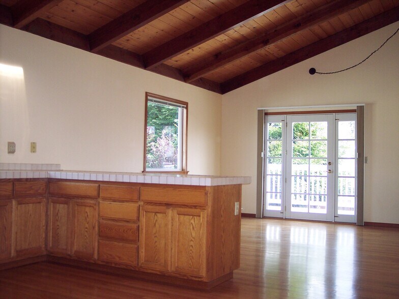 Building Photo - 633 Silver Ave