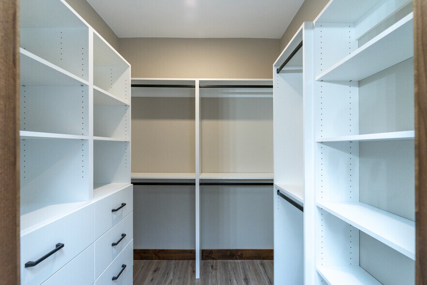 Building Photo - 11533 Forestview Dr S