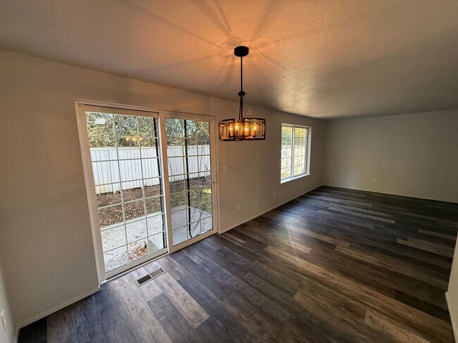 Building Photo - Cozy 3 bedroom Duplex in Berry Valley Estates