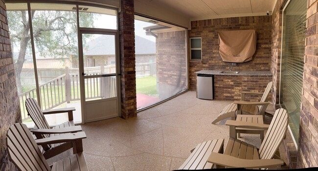 Building Photo - 9005 Grand Oaks Ln