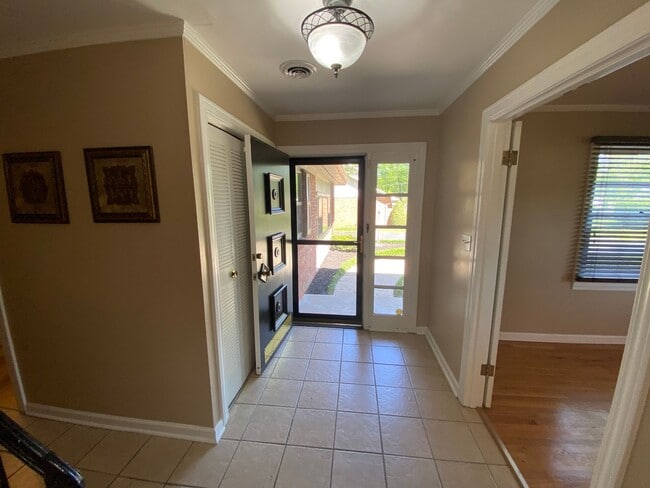 Building Photo - Kennedy Drive Retreat - 4 bedrm with bonus and billards room