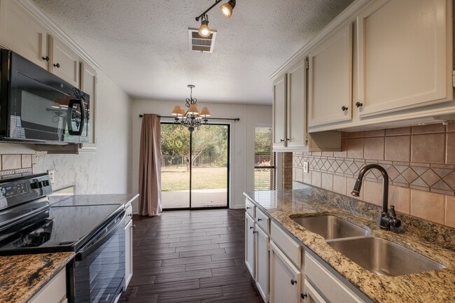 Building Photo - 6967 Sunset Village Dr