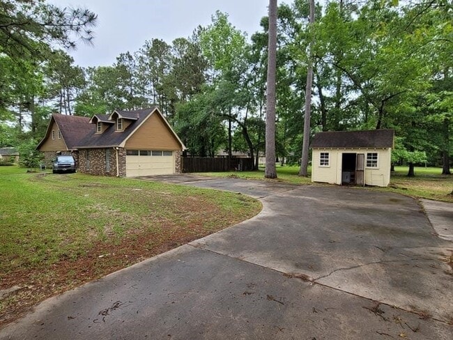 Building Photo - 123 Pinehurst Dr