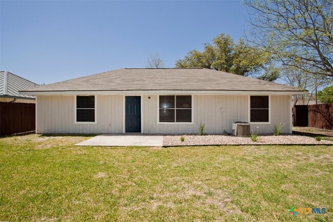 Building Photo - 927 Lipan Dr