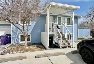 Building Photo - Beautiful 2-Bedroom Gem with Spacious Layout in Denver's Heart – 950 Sq Ft of Comfort!