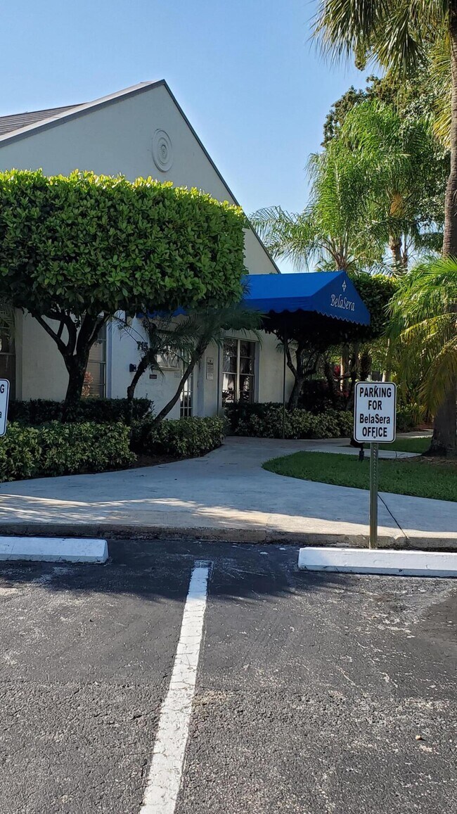 Building Photo - 721 N Pine Island Rd