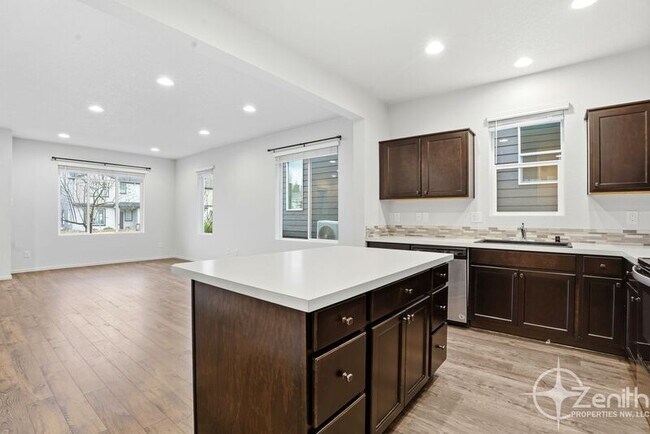 Building Photo - 11745 NE 22nd Way