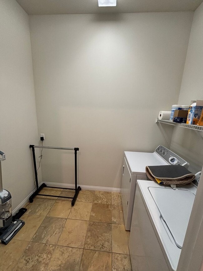 Building Photo - Del Web Rental 2 Bedroom