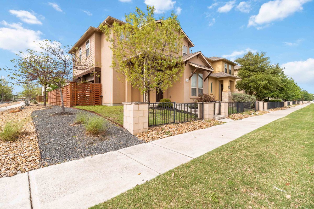Building Photo - 1614 Frontier Valley Dr