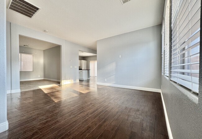 Building Photo - 5033 W Moberly Ave