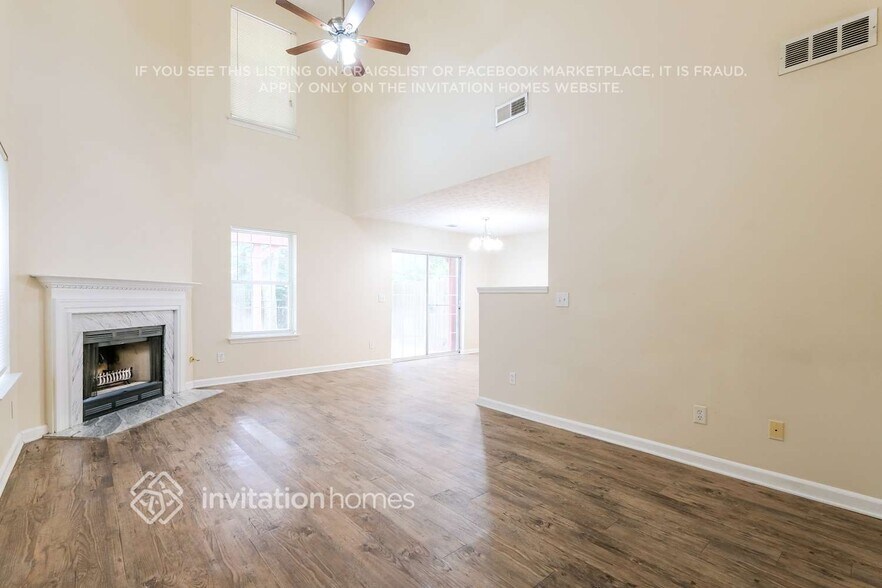 Building Photo - 2235 Lexington Ln