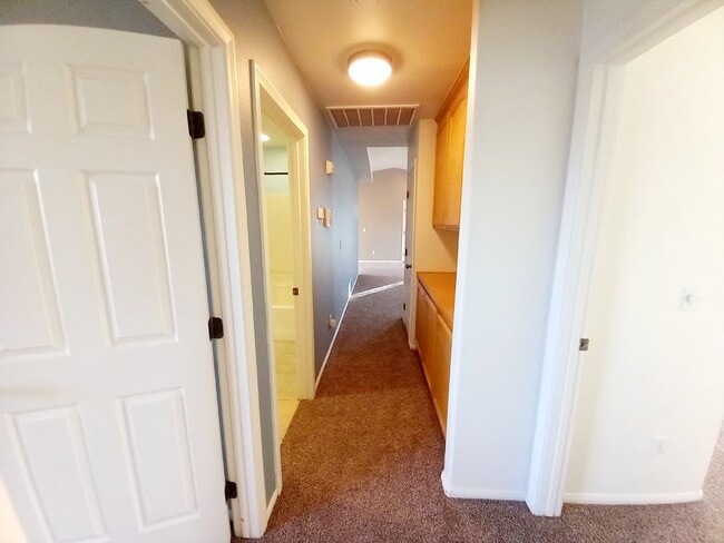 Building Photo - Spacious 3 bedroom, 2 bath with bonus room in Indian Cove