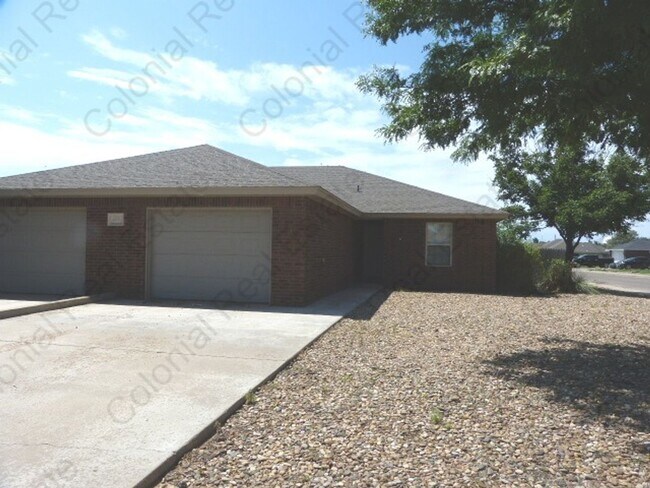 Primary Photo - 721 Bison Rd