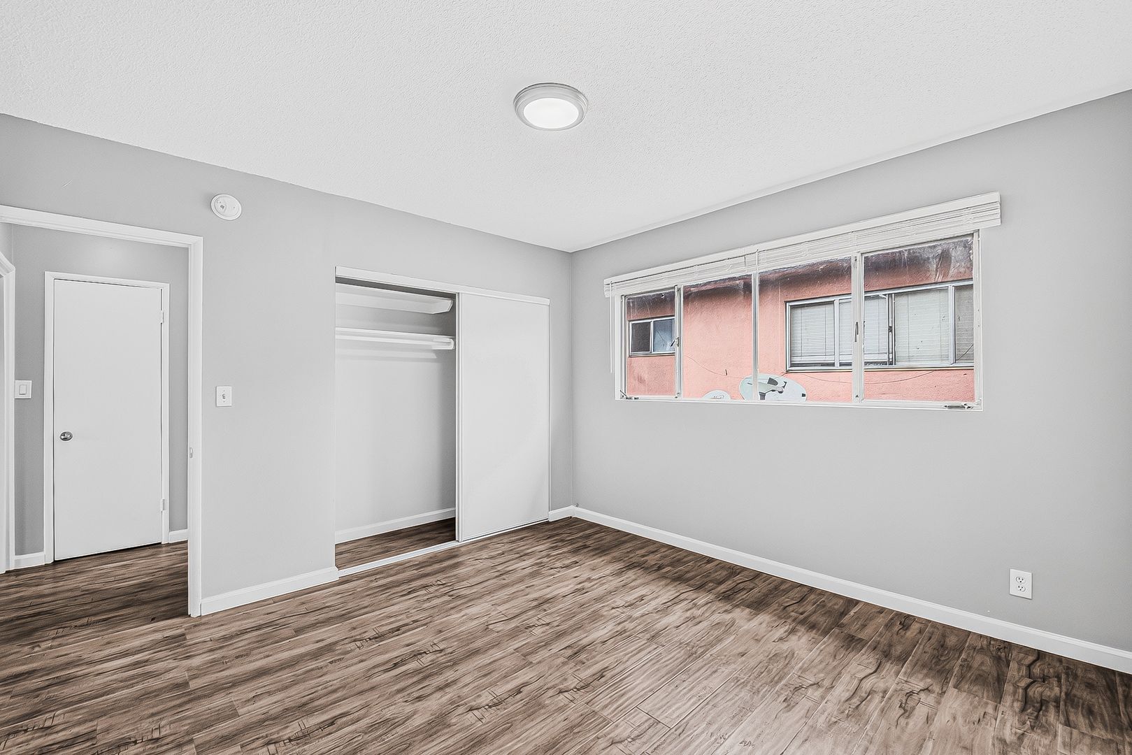 Building Photo - 10227 S 10th Ave