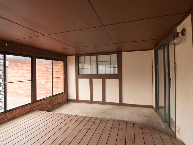 Building Photo - Spacious 3BD/2.5 BTH 2 Car Garage, Minutes from Tinker AFB