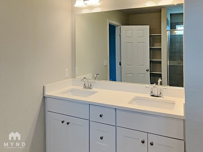 Building Photo - 3801 Soft Shore Ln