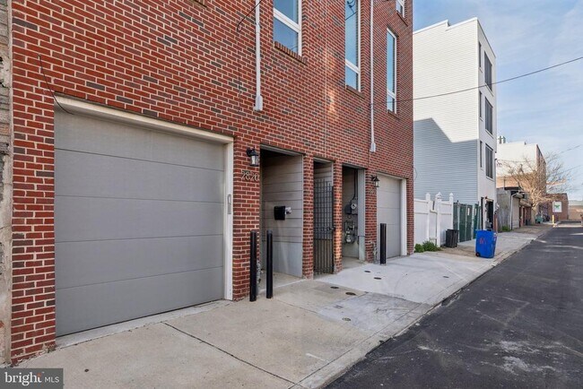 Building Photo - 2820 Livingston St