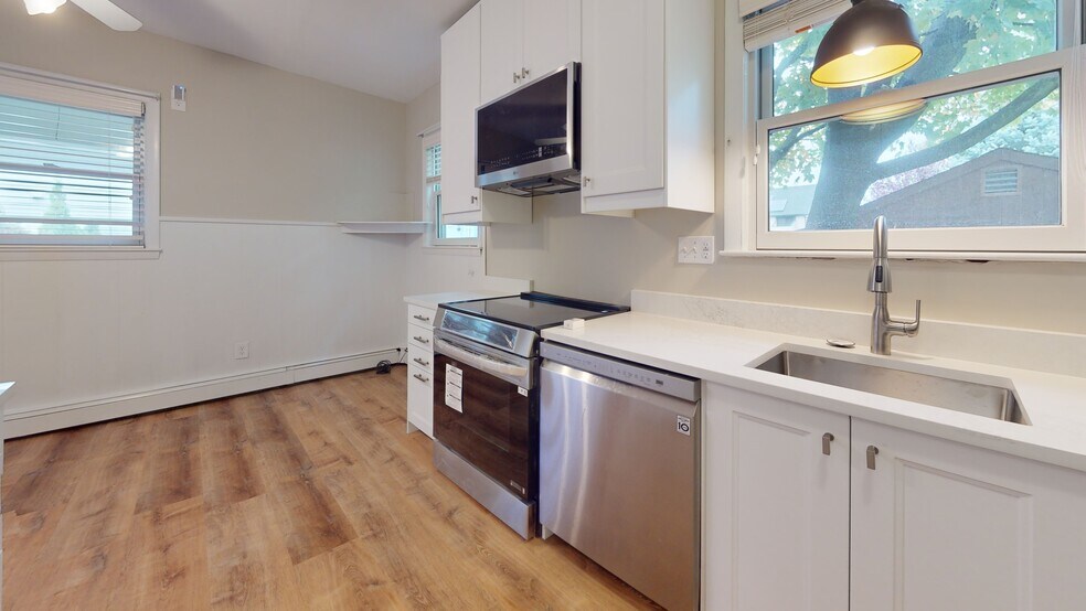 Building Photo - 310 Lowell St