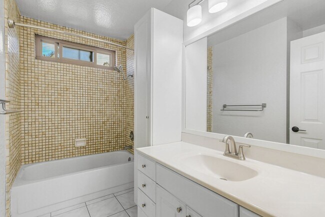 Building Photo - Encinitas Gem with Serene Backyard Pool - Available Dec. 1, 2025