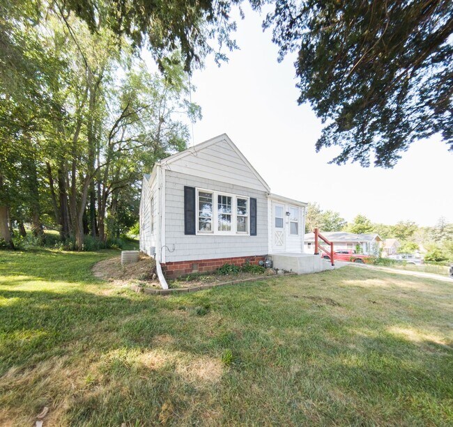 Building Photo - Cozy 2 Bedroom 1 Bath