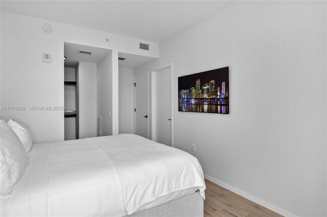 Building Photo - 398 NE 5th St