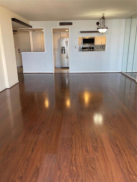 Building Photo - 400 Island Way