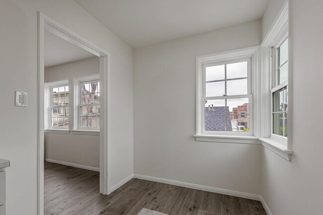 Building Photo - 3841 Arlington Ave