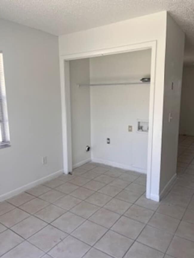 Building Photo - 1205 W Granfield Ave